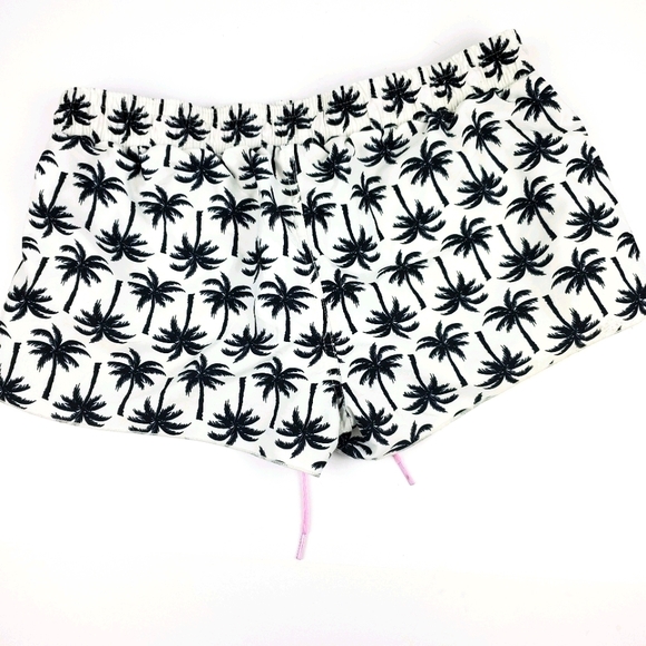 Old Navy Palm Tree Print Shorts - Picture 4 of 4